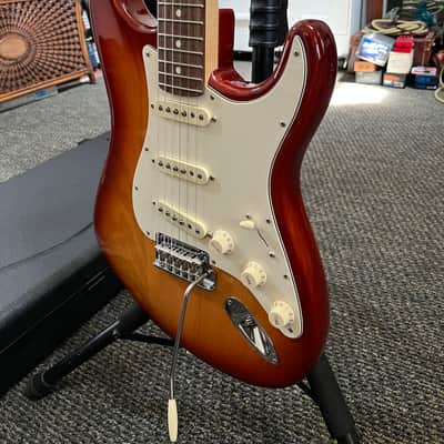 Fender Stratocaster 2017 - Honey Burst image 4