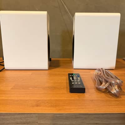 Kanto: YU6 Powered Bookshelf Speakers - Matte White (YU6MW)(PAIR) image 4