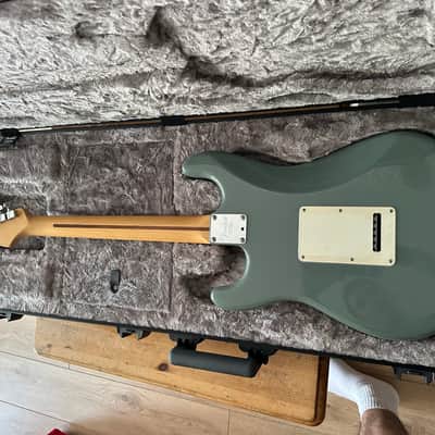 Fender American Professional Stratocaster with Maple Fretboard 2017 - 2019 - Sonic Grey image 3