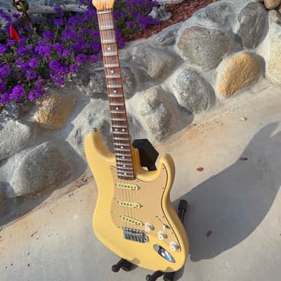 Fender Yngwie Malmsteen Artist Series Signature Stratocaster with Rosewood Fretboard 1998 - 2006 - Vintage White