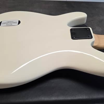 Peavey Forum 5 Bass USA CASE QUEEN Time Capsule - Pearl White 18V Active Humbuckers 34" scale American HH Jazz Rock Bass with Stingray Pickup config image 17