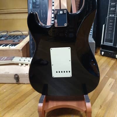 Fender Limited Edition Aerodyne Classic Stratocaster with Flame Maple Top 2019 - Crimson Red Transparent image 5