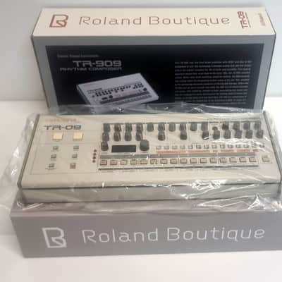 Roland TR-09 Rhythm Composer 2017 - Present - White -Grey image 3