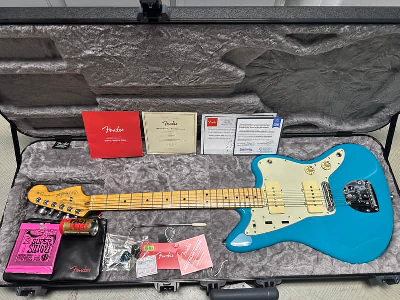 Fender American Professional II Jazzmaster with Maple Fretboard 2022- Miami Blue