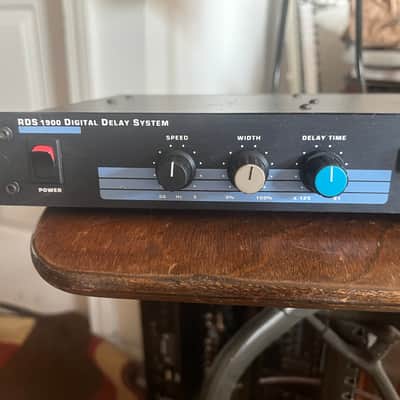 Digitech RDS 1900 digital delay, flange, chorus, echo unit with rack mount bolts and washers. image 2