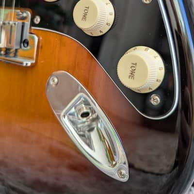 Fender American Ultra Luxe Stratocaster with Maple Fretboard 2021 - 2024 - 2-Color Sunburst image 6