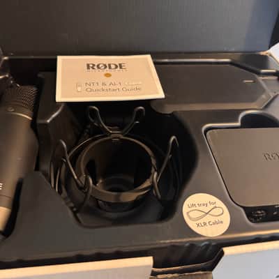 Immagine RODE NT1-AI1 Complete Studio Kit with NT1 Microphone and AI-1 Interface 2010s - Black - 4