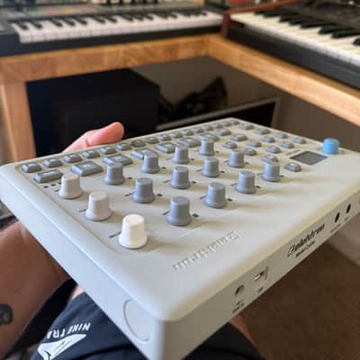 Elektron Model:Cycles Groovebox 2020 - Gray image 2