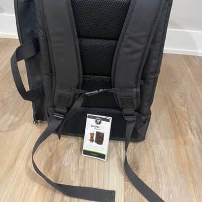 Mackie Showbox with Backpack and 2 Button Foot Switch in Mint Condition - Black image 9