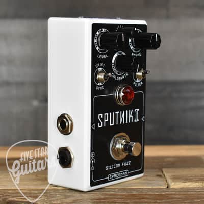 Mint Spaceman Effects Sputnik 1 Silicon Fuzz Pedal - White Edition image 4