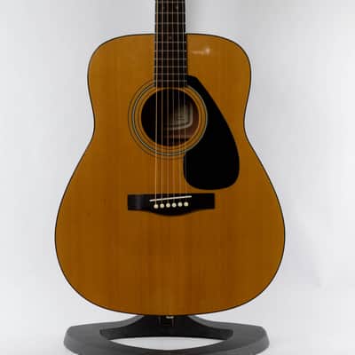 YAMAHA FG402 acoustic guitars
