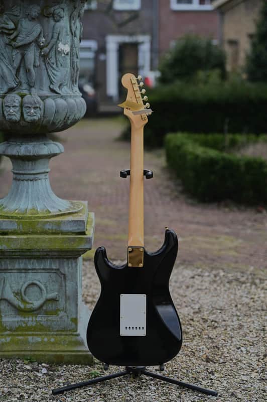 Fender FSR Made in Japan Traditional II 60s Stratocaster, Gold
