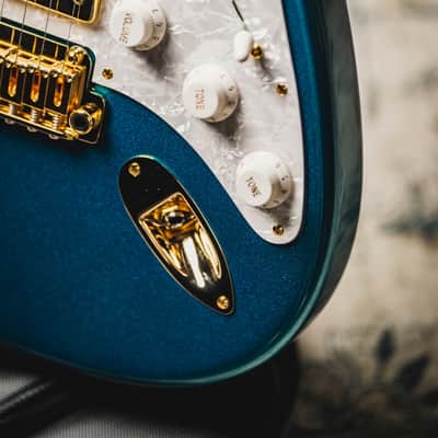 Suhr Classic S Dealer Select Limited Run - Ocean Turquoise Metallic w/White Pearl Pickguard, Match Painted Headstock, Gold Hardware & SSCII System image 3