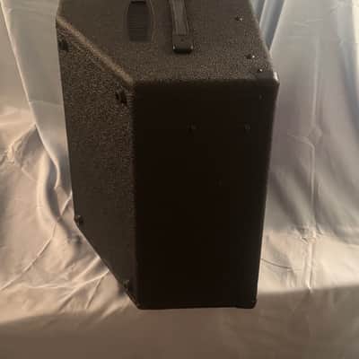 Ampeg BA-110v2 40-Watt 1x10" Bass Combo 2014 - Present Black image 3
