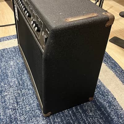Ampeg VH-140C stereo chorus combo amp image 3