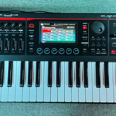 Roland Fantom06 w Pedals & New CB-B61 Softcase