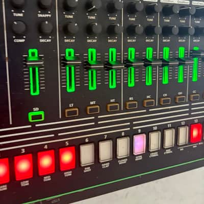 Roland AIRA TR-8 Rhythm Performer Drum Machine 2014 - Present - Black image 3