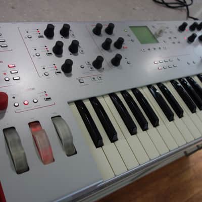 Alesis Ion 49-Key Analog Modeling Synthesizer 2000s - Silver