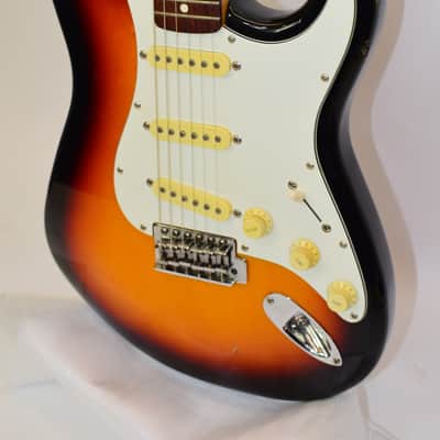 1994 Fender Standard Stratocaster Electric Guitar, Rosewood Fingerboard, 3-Color Sunburst image 4