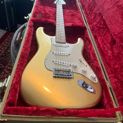 Fender FSR American Special Stratocaster with Matching Headstock 2017 - Aztec Gold image 3