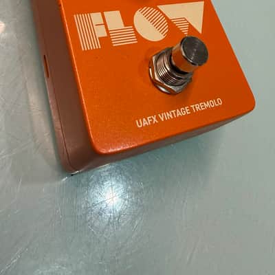 Universal Audio Flow Vintage Tremolo 2023 - Present - Orange image 3