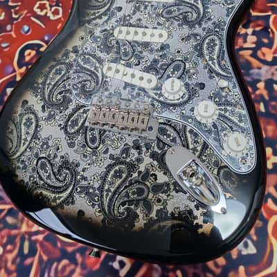 *NEW IN BOX* 2025 Fender Japan Limited Edition Stratocaster Black Paisley - MIJ JD25 - low tariffs image 3