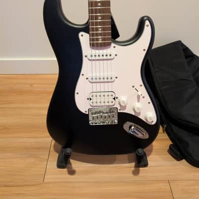 Squier Debut Stratocaster HSS 2025 - Matte Black - WITH gig bag image 1