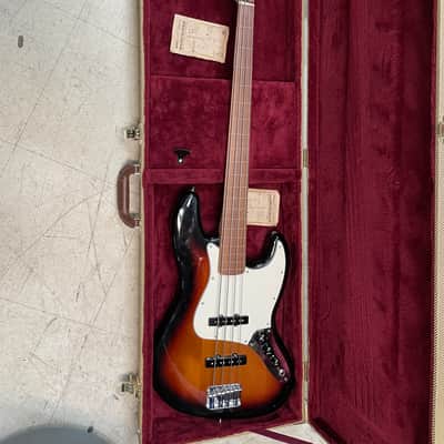 Fender Player Jazz Bass Fretless - 3-Color Sunburst with hardcase image 1