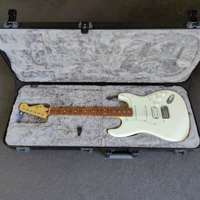 Fender Player Stratocaster HSS with Pau Ferro Fretboard - Polar White image 12