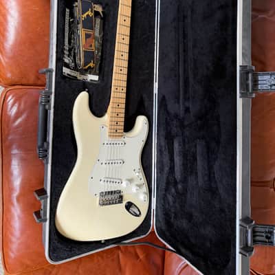 Fender American Standard Stratocaster with Maple Fretboard 2008 - Olympic White image 14