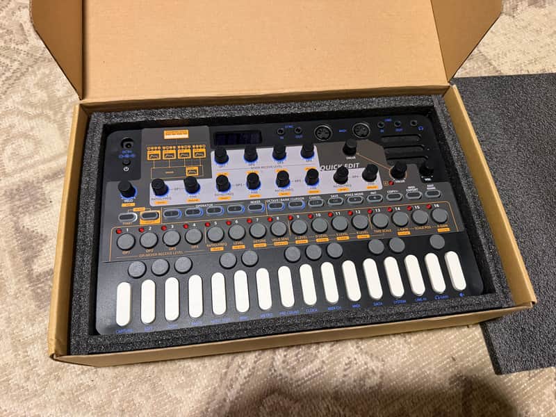 Sonicware Liven XFM 27-Key Multi-Track FM Synthesizer Groovebox 2021 - Present - Black / Blue image 1