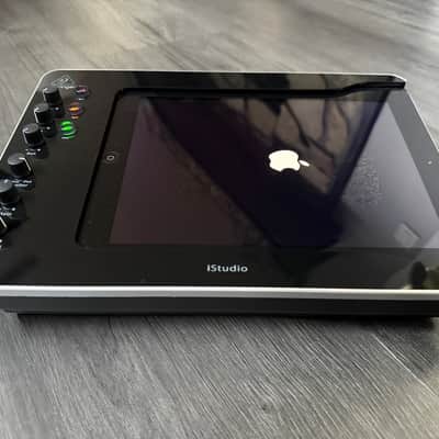 Behringer iStudio iS202 iPad Docking Station and Interface | Reverb
