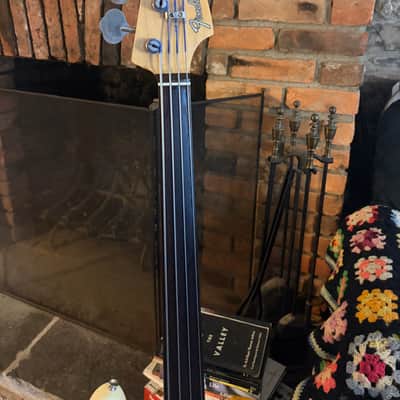1994 Fender Jazz Bass F/L (Fretless) - White image 4