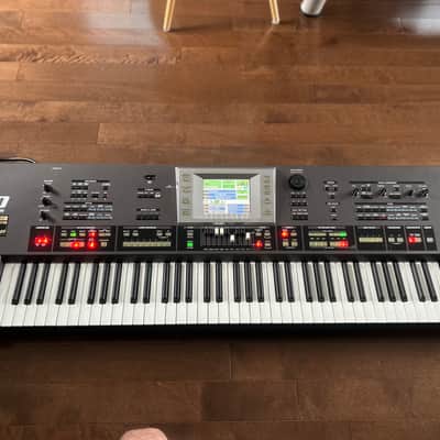 Roland G-70 76-Key Music Workstation 2004 - 2009 - Black