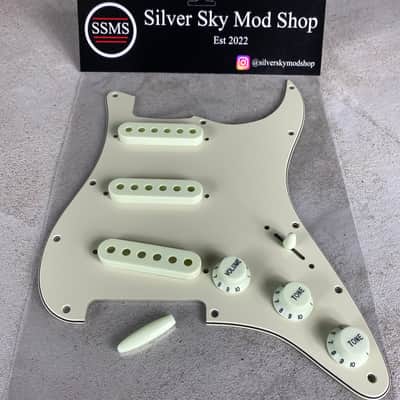 FENDER PLAYER SERIES STRATOCASTER REPLACEMENT PICKGUARD & PARTS KIT VINTAGE MINT GREEN STRAT image 1