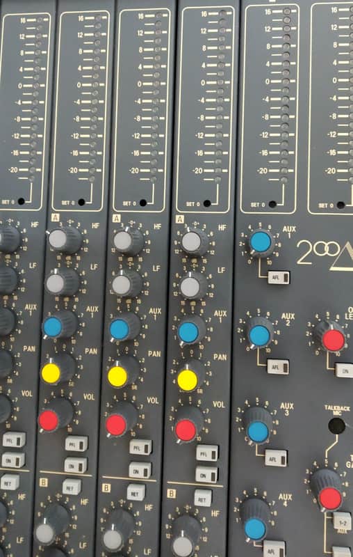 Soundcraft Delta 200 24 channel | Reverb