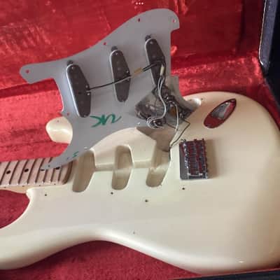 FENDER STRATOCASTER 1974-75 WHITE SUPER CLEAN ALL ORIGINAL EXAMPLE image 3