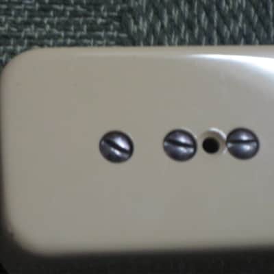 mostly very clean 1990s Gibson P-100 Soapbar pickup with Creme Cover (but can sell with black cover instead) NO mounting screws 6.3k - ideal for NECK position (2 conductor, solder connect) a P100 is a stacked humbucker that's hum-cancelling image 7