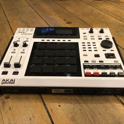 Akai MPC2500 Special Edition White image 2
