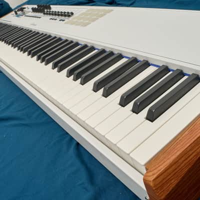 Arturia KeyLab 88 MIDI Controller MIDI Controller Mark I Mark 1 - White image 10