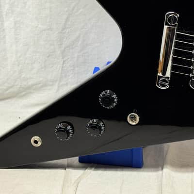 Gibson DSVE00EBCH1 '80s 1980s Flying V Guitar with Case 2023 - Ebony / Black image 6