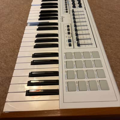 Arturia KeyLab 61 MkII MIDI Controller 2018 - Present - White