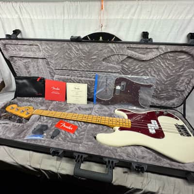 Fender American Professional II 2 Precision Bass 4-string P-Bass with Case 2023 - Olympic White / Maple neck