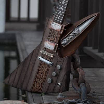 Gepettos Guild Celtic Explorer With Real Dagger, Greyed Mahogany Finish image 2