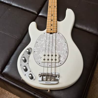 LEFT-HANDED Music Man Stingray 4H bass White image 3