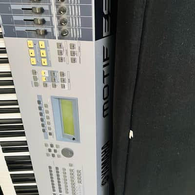 Yamaha Motif ES 8 Workstation. Like New AWESOME! image 2