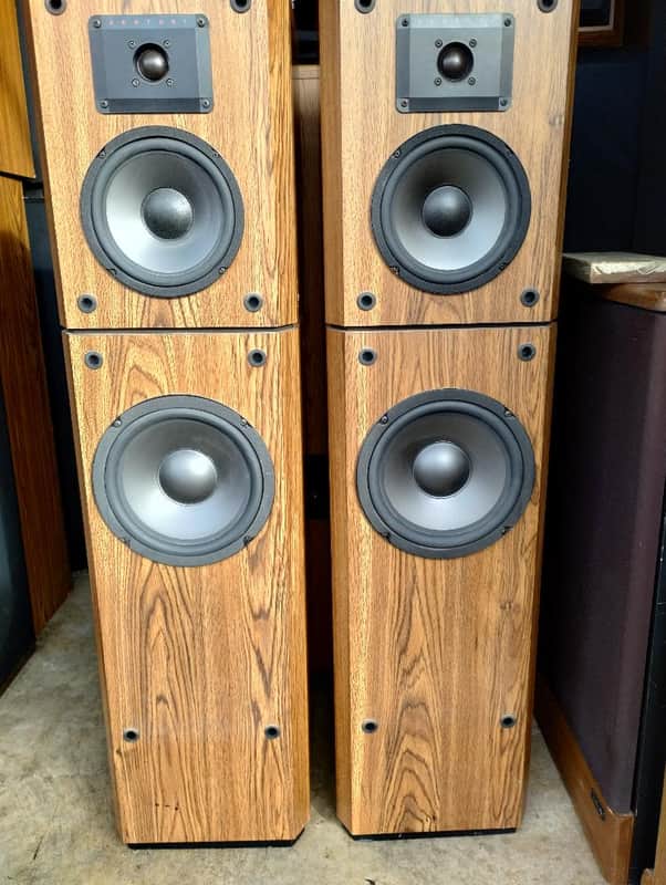 Bic Venturi V830 speakers in excellent condition - 1990's image 1