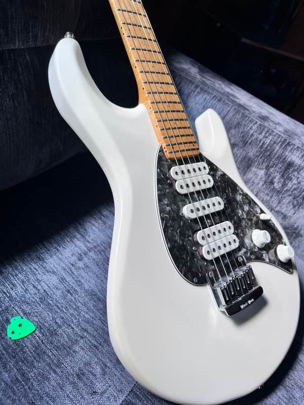 Ernie Ball Music Man Silhouette HSH HT with Maple Fretboard 1994 - 2007 - White image 1