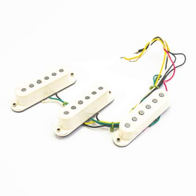 Fender Vintage Noiseless™ Stratocaster Single-Coil Pickup Set image 2