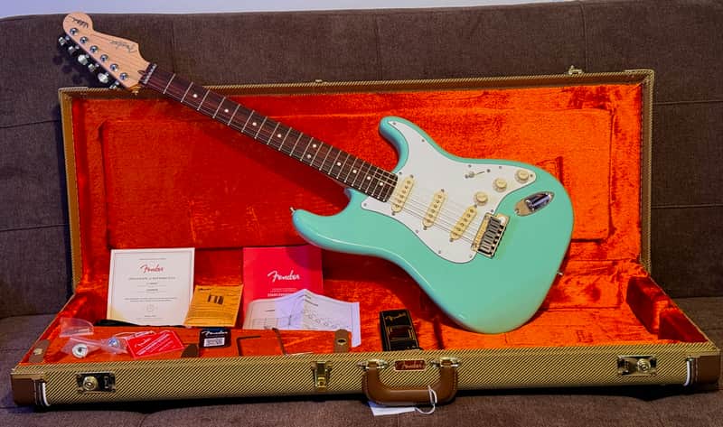 Fender Jeff Beck Artist Series Stratocaster with Hot Noiseless Pickups, Fender Vintage Tweed case, and all case candy - 2025 Model in Surf Green with Rosewood Fingerboard